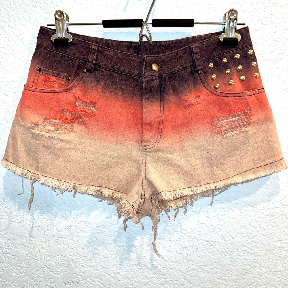 NEW WITHOUT TAG Mid-Rise Studded Frayed Hem ombre plum pink shorts, Size M